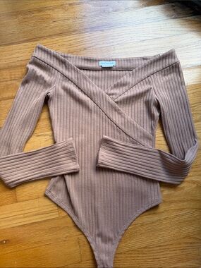 Lovers & Friends Ribbed Off-Shoulder Bodysuit in Mauve Taupe